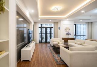 Royal City 2BR Apartment Full Amenities, Kitchen, Balcony, Near Downtown - Hanoi - 3