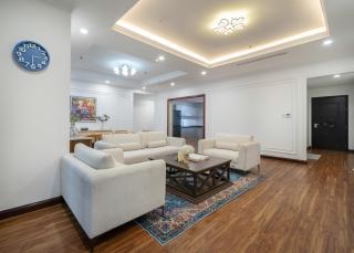 Royal City 2BR Apartment Full Amenities, Kitchen, Balcony, Near Downtown - Hanoi - 2