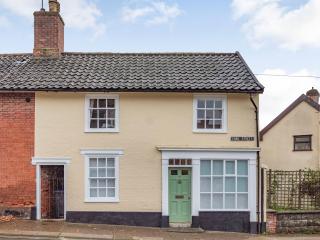 The Yellow Cottage On The Hill - Framlingham - 8