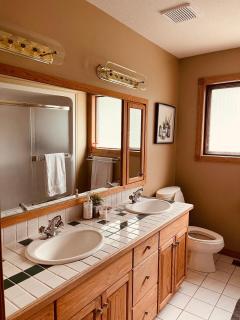 The HI-Mark House - Corporate Rates Available - Sicamous - 1