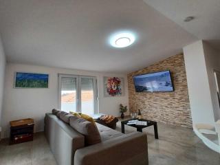 Beachfront Apartment with Balcony and Sea View - Vrsi (Verchè) - 4