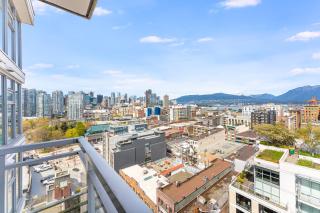 City Lights and Mountain Heights 2BR Luxury Stay - Vancouver - 3