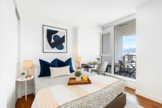 City Lights and Mountain Heights 2BR Luxury Stay - Vancouver - 7
