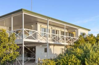Peppy View Beach House, Ocean Views and Family Fun - Capel - 4