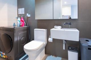 Skyline Serenity 1 Bedroom with Pool Spa Gym - Melbourne - 2