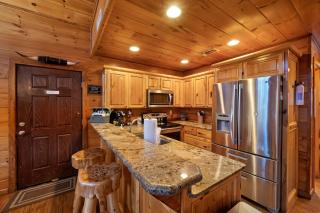 Modern Luxe 3BR Cabin with Hot Tub & Firepit - Broken Bow - 3