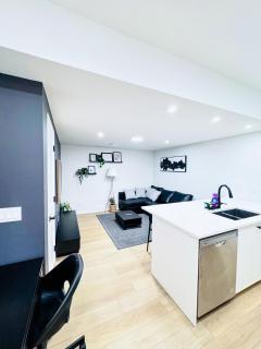 Cozy 2 BR Suite Self check in Free Park Pass - Calgary - 5