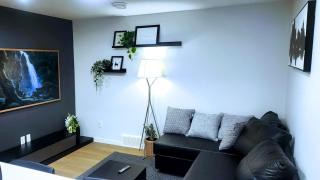 Cozy 2 BR Suite Self check in Free Park Pass - Calgary - 3