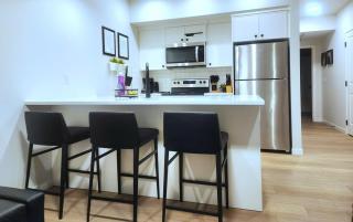 Cozy 2 BR Suite Self check in Free Park Pass - Calgary - 2