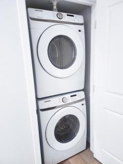 Cozy 2 BR Suite Self check in Free Park Pass - Calgary - 1