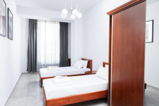Modern 2-Bedroom Stay in Central Yerevan - Erevan - 5