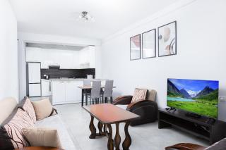Modern 2-Bedroom Stay in Central Yerevan - Erevan - 9