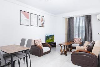 Modern 2-Bedroom Stay in Central Yerevan - Erevan - 0