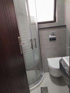 شقة فاخرة 2غرف نوم حديثة البناء في الرابية طابق أرضي مع ترس خارجي - Amman - 6