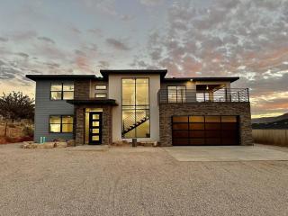 New Exclusive Retreats 4 Bed 5 Bath with Private Pool - Moab - 8