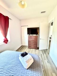 Entire Apt #2, 2PM In - 12PM Out, Parking - Miami - 8