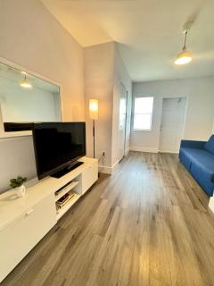 Entire Apt #2, 2PM In - 12PM Out, Parking - Miami - 6