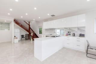 Entire House walk to South Bank mater - 5