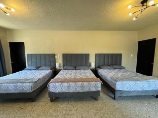 Centrally located and spacious residence for up to 30 people! - Monterrey - 6