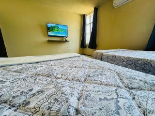Centrally located and spacious residence for up to 30 people! - Monterrey - 2