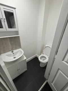 Private Minimalist 2 Bedroom Apartment - Ilkeston - 1