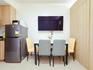 Shore 1 tower c1 17floor near moa facing swimming pool - Manila - 7