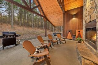 NEW Prime Cabin Chateau Hot Tub-Firepit-Sleeps 6 - Broken Bow - 4
