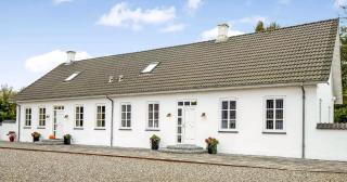 Spacious House With Room For Relaxation And Play - Brenderup - 0