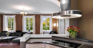 Spacious House With Room For Relaxation And Play - 2