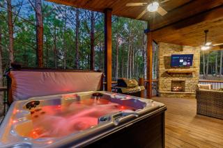 New Family Getaway with Spa Firepit & Retro Arcade - - 7
