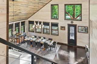 NEW Creekside Cabin with Spa Firepit & Games - Broken Bow - 4