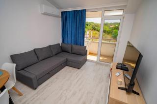 Next to Harmanite Beach - 1 BD Flat with Own Parking spot by Flat Mаnager - 1