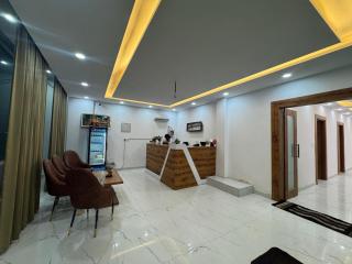 The Lavish Hotel - Pīrthala - 7