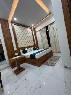 The Lavish Hotel - Pīrthala - 4