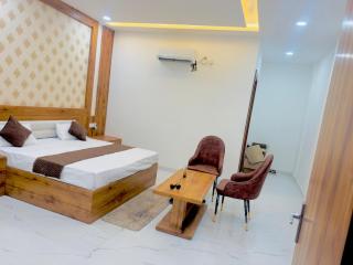 The Lavish Hotel - Pīrthala - 3