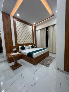 The Lavish Hotel - Pīrthala - 2
