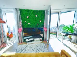 Luxury 1-Bedroom Apt with Stunning London Views - Barking - 2