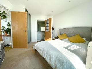 Luxury 1-Bedroom Apt with Stunning London Views - Barking - 1