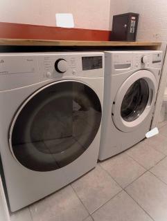 Great Location -Mural, Barn and Corridor -1 Bed 1Bath Apartments! - Windsor - 4