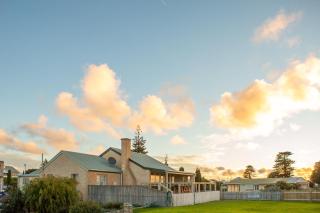 Splash by the Sea - Waterfront Accommodation - Robe - 1