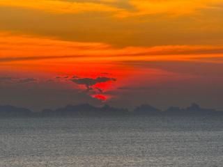 Rare 5BR Oasis - 30m to Sea - 9