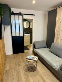 Beautiful Modern Studio - 3