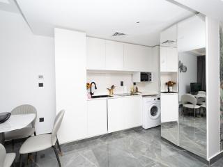 Cozy and Uniquely Furnished One Bedroom Dubai Marina - 9