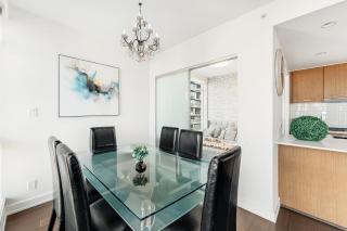 Stylish City view 2BR Apartment Steps to Yaletown Life - Vancouver - 3