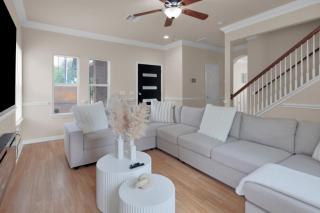 Spacious Home-Queen Suite-Game room-Movie room - Austin - 9