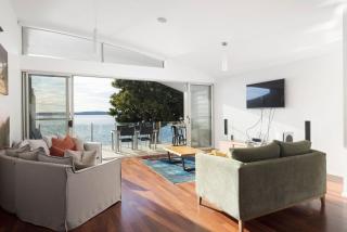 Breath Taking Waterfront - Corlette - 7