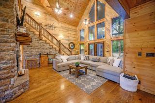 NEW Family Cabin with Hot Tub Fire Pit & Games - Broken Bow - 6