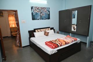 2 BR Homestay, Balcony, AC - Ujjain - 3