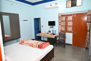 2 BR Homestay, Balcony, AC - Ujjain - 1