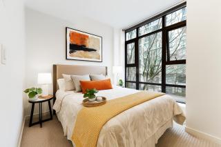 Contemporary 2BR Townhouse Private Entrance, Central Location - Vancouver - 7